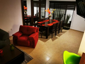 Cómoda casa entera - Outlets & Airport